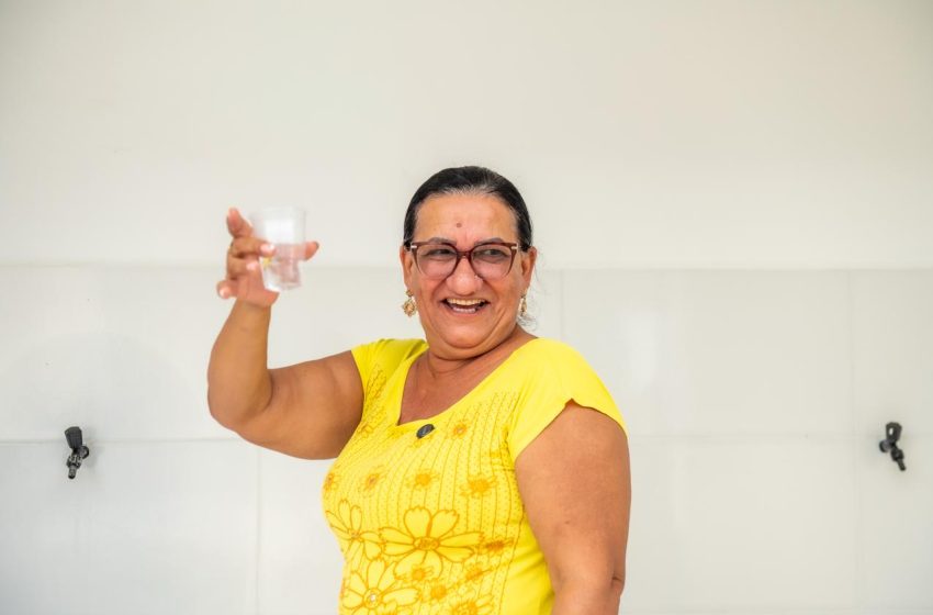  Prefeitura entrega novo chafariz no bairro Alagoas